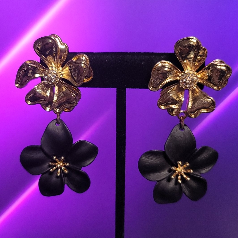 🌞NWT INC Black & gold Flower earrings